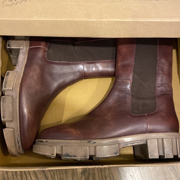 Free people boots. Size 10. In box. Worn once. - Picture 5 of 5